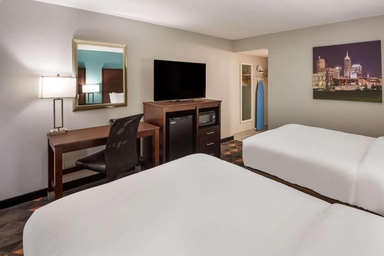 Hotel Clarion Pointe Indianapolis Northeast Castelton Exterior foto