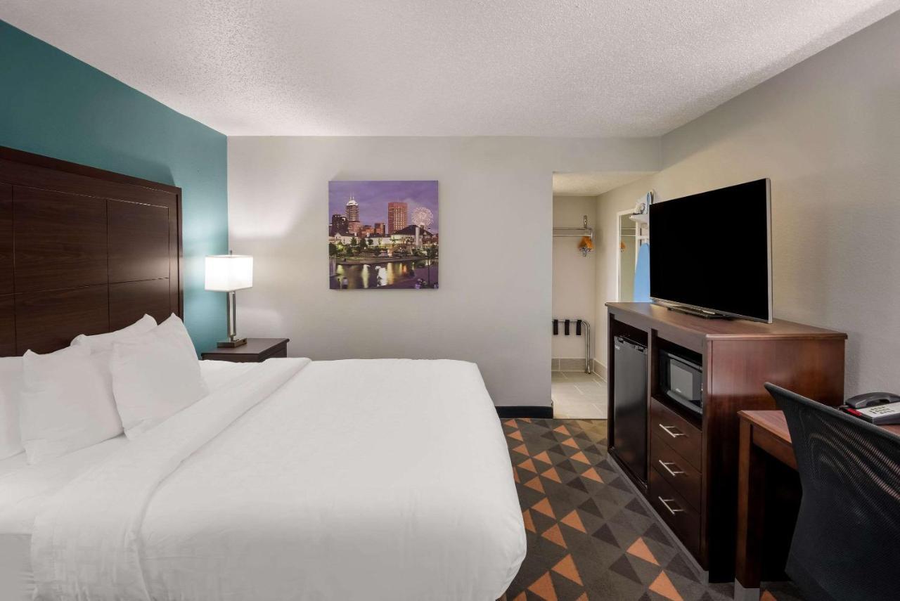 Hotel Clarion Pointe Indianapolis Northeast Castelton Exterior foto