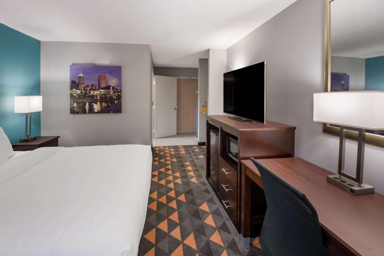 Hotel Clarion Pointe Indianapolis Northeast Castelton Exterior foto