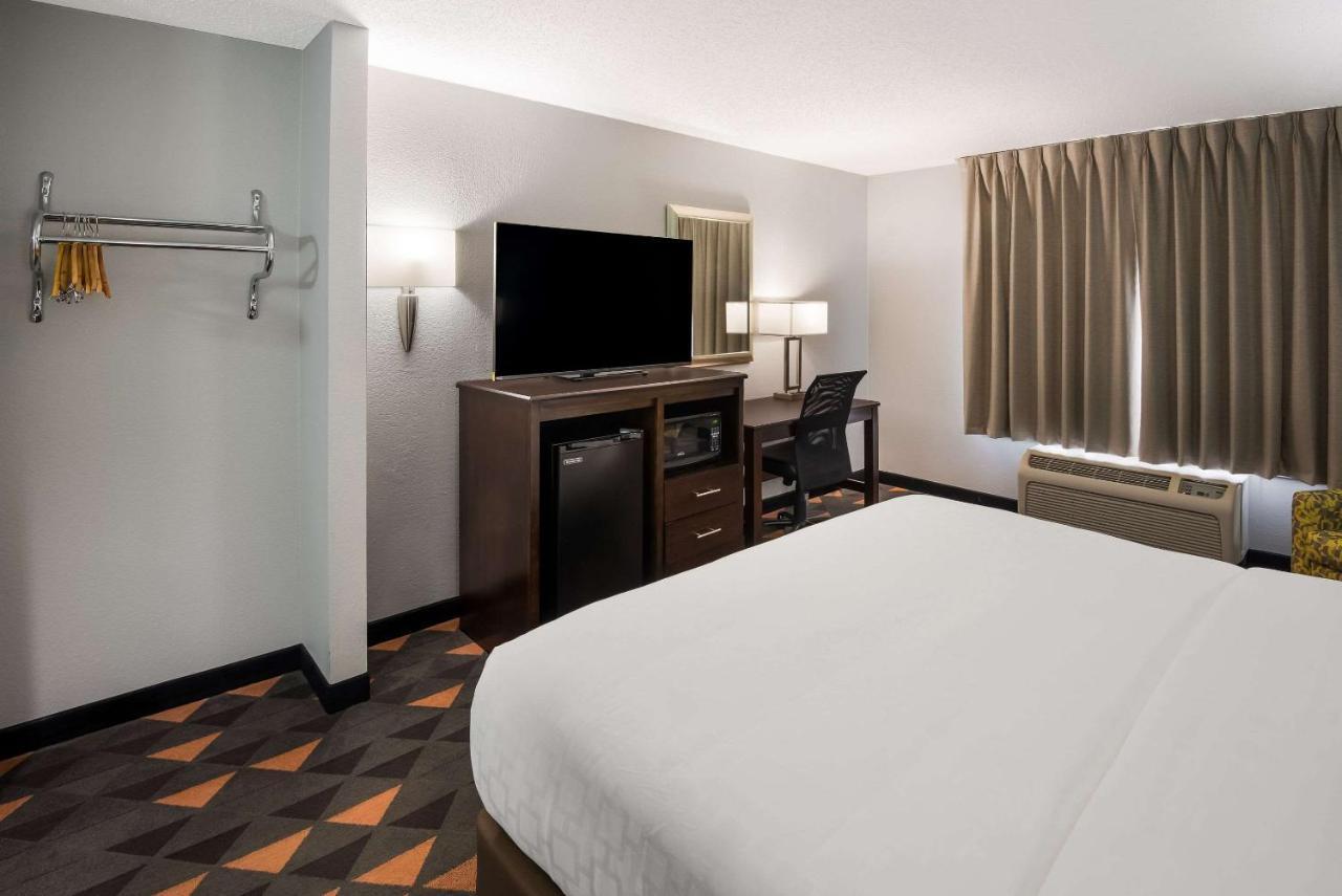 Hotel Clarion Pointe Indianapolis Northeast Castelton Exterior foto