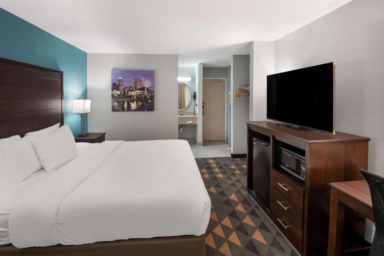 Hotel Clarion Pointe Indianapolis Northeast Castelton Exterior foto